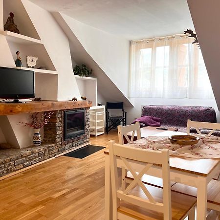 Apartamento Centrico Con Parking - L'Amfitriona Rialp Buitenkant foto