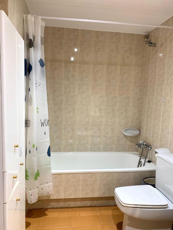 Apartamento Centrico Con Parking - L'Amfitriona Rialp Buitenkant foto